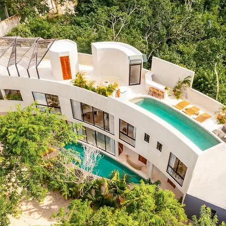 Majestic Jungle Villa With 2 Pools & Rooftop Bbq